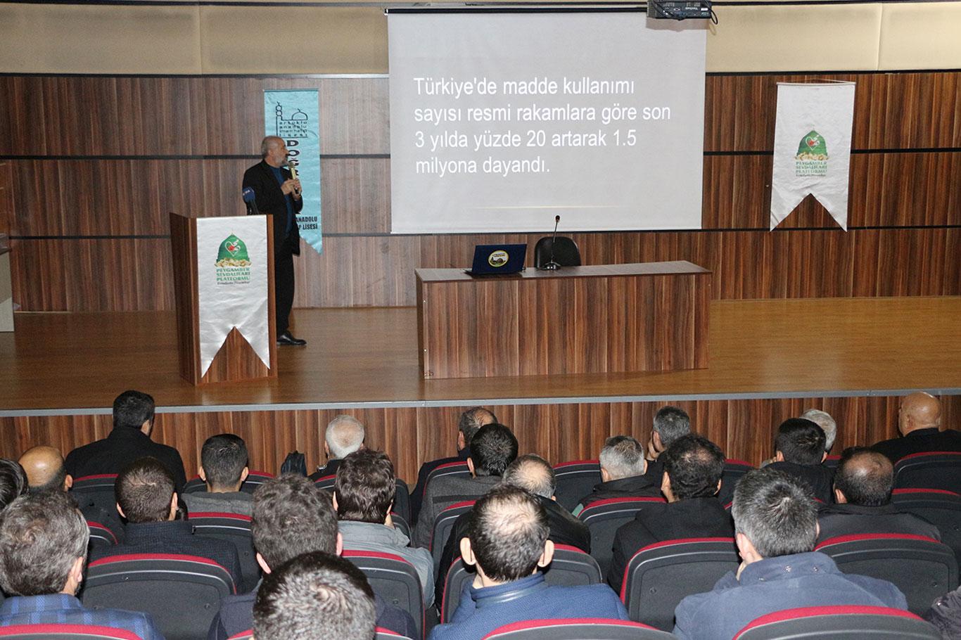 "Uyuşturucu kullanımı ve madde bağımlılığı toplumun baş ağrısıdır" "Uyuşturucu kullanımı ve madde bağımlılığı toplumun baş ağrısıdır"